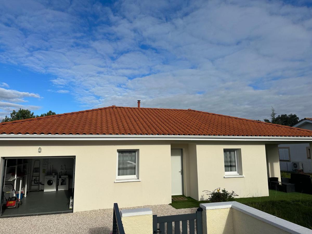 Maison MALOU 3 chambres, moins dd'un kilometre de toutes commodités, pistes cyclables devant l'entrée,a 10km de Bayonne, 6km Capbreton et 3,8km de la plage de Labenne Exterior foto