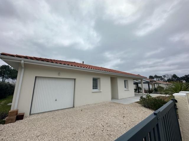 Maison MALOU 3 chambres, moins dd'un kilometre de toutes commodités, pistes cyclables devant l'entrée,a 10km de Bayonne, 6km Capbreton et 3,8km de la plage de Labenne Exterior foto