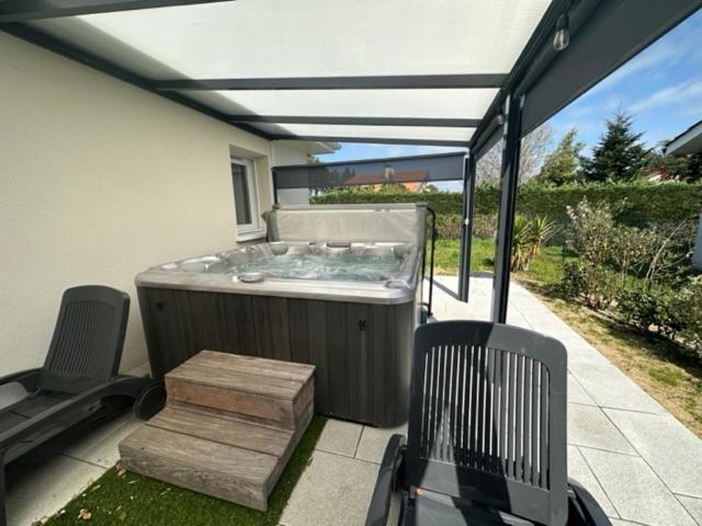 Maison MALOU 3 chambres, moins dd'un kilometre de toutes commodités, pistes cyclables devant l'entrée,a 10km de Bayonne, 6km Capbreton et 3,8km de la plage de Labenne Exterior foto