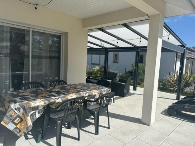 Maison MALOU 3 chambres, moins dd'un kilometre de toutes commodités, pistes cyclables devant l'entrée,a 10km de Bayonne, 6km Capbreton et 3,8km de la plage de Labenne Exterior foto
