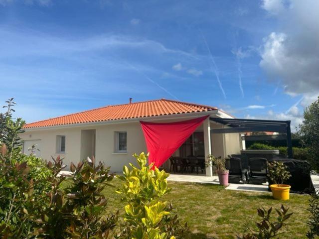 Maison MALOU 3 chambres, moins dd'un kilometre de toutes commodités, pistes cyclables devant l'entrée,a 10km de Bayonne, 6km Capbreton et 3,8km de la plage de Labenne Exterior foto