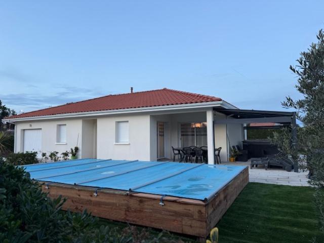 Maison MALOU 3 chambres, moins dd'un kilometre de toutes commodités, pistes cyclables devant l'entrée,a 10km de Bayonne, 6km Capbreton et 3,8km de la plage de Labenne Exterior foto